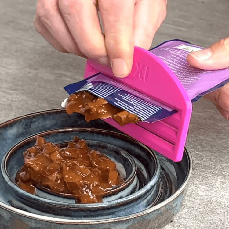 Zero-Waste Cat Food Squeeze Feeder Hygienic Treat Dispensing Tool for Cats and Kittens